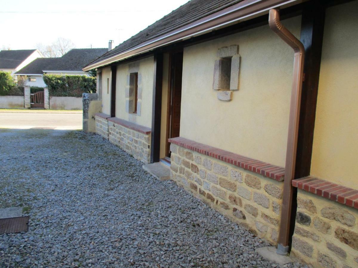 Chez Bari Villa Bourbon-lʼArchambault Exteriör bild